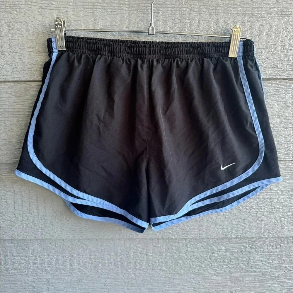 Women’s Medium Nike Shorts Exercise Athletic Running Gym Training Workout
